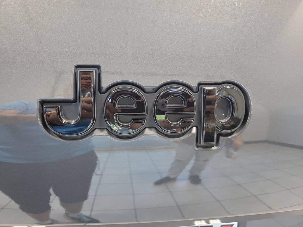 Used 2024 Jeep Grand Cherokee L Altitude AWD/4WD image 14