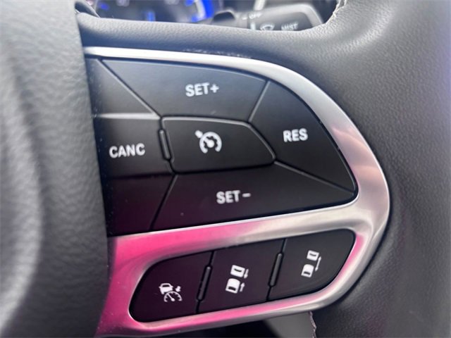 Used 2023 Chrysler Pacifica Touring-L image 18