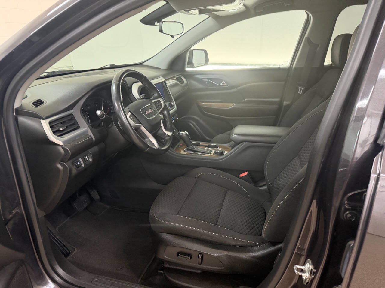Used 2017 GMC Acadia SLE FWD image 7