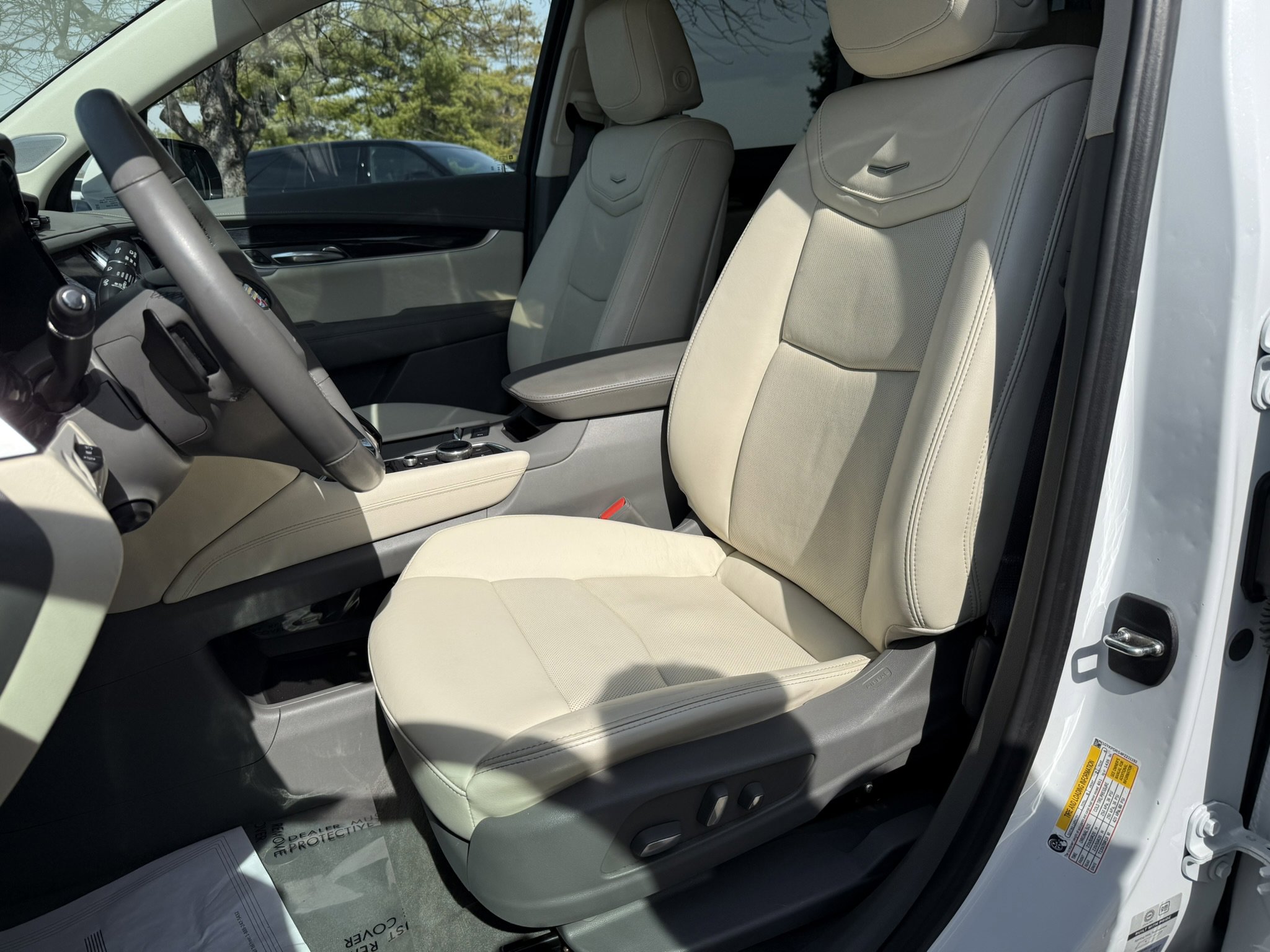 Used 2023 Cadillac XT6 Premium Luxury w/ Technology Package image 17