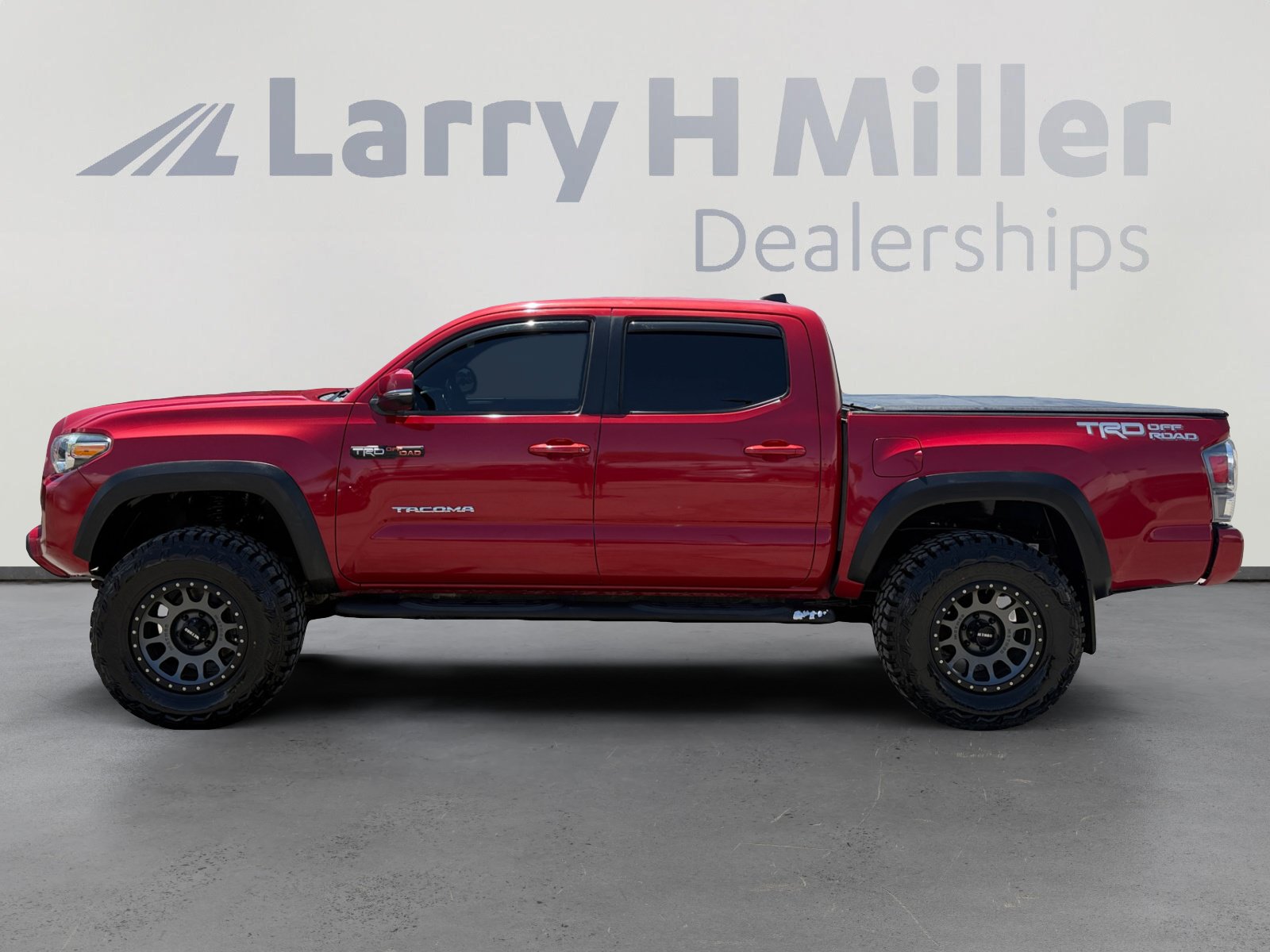 Used 2021 Toyota Tacoma TRD Off-Road w/ Technology Package RWD image 2