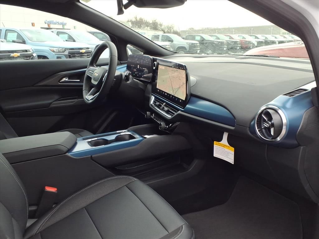 New 2026 Chevrolet Equinox EV LT image 18