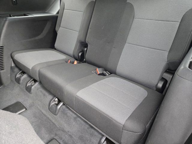 Used 2022 Chevrolet Traverse LT image 32
