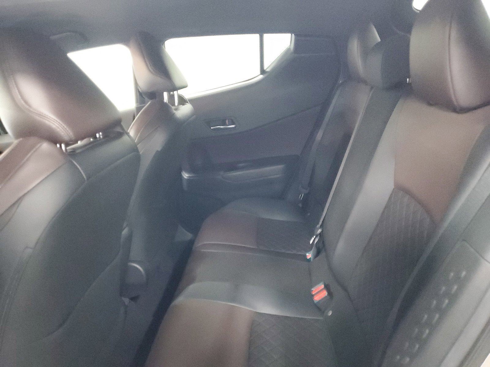 Used 2019 Toyota C-HR Limited FWD image 13