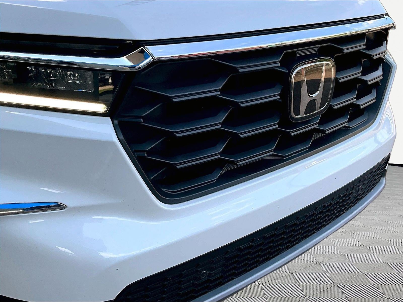 Used 2025 Honda Pilot EX-L image 32