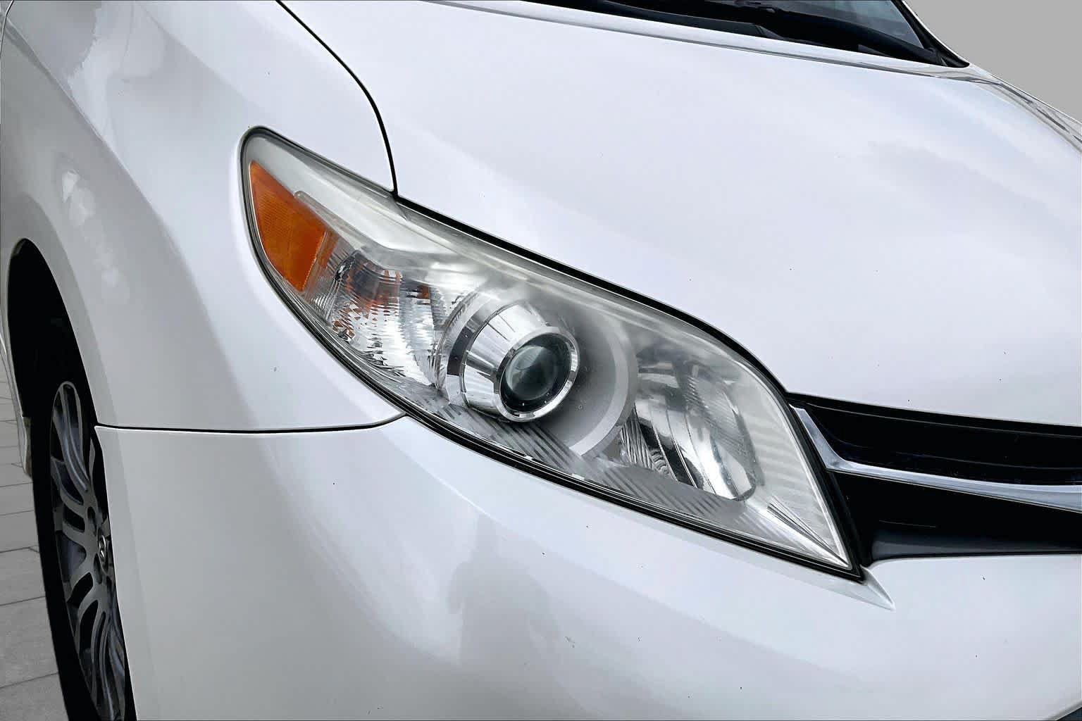 Used 2020 Toyota Sienna XLE Premium FWD image 26