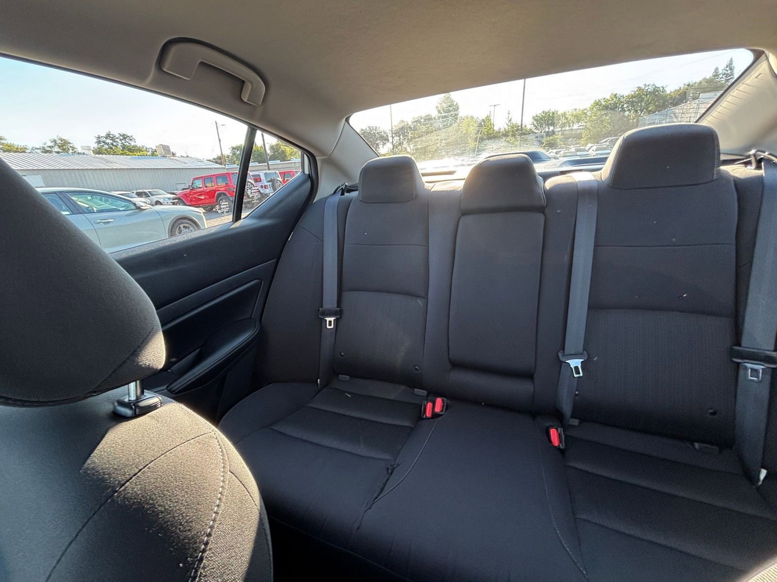 Used 2025 Nissan Altima 2.5 SV FWD image 39
