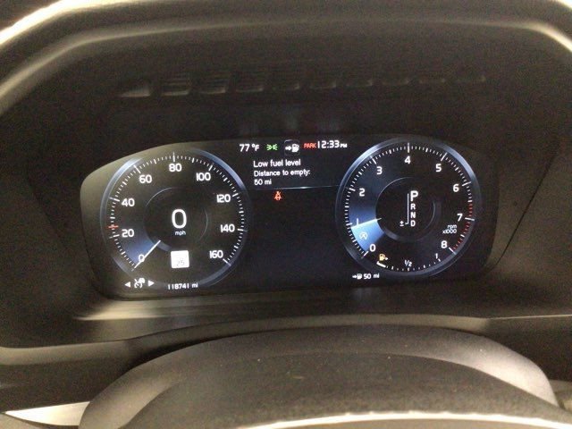 Used 2016 Volvo XC90 T6 Momentum w/ Vision Package image 18