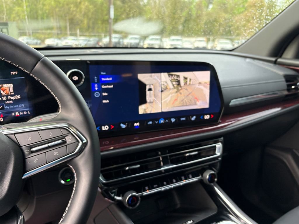 Used 2025 Chevrolet Traverse Z71 w/ Driver Confidence Package image 18