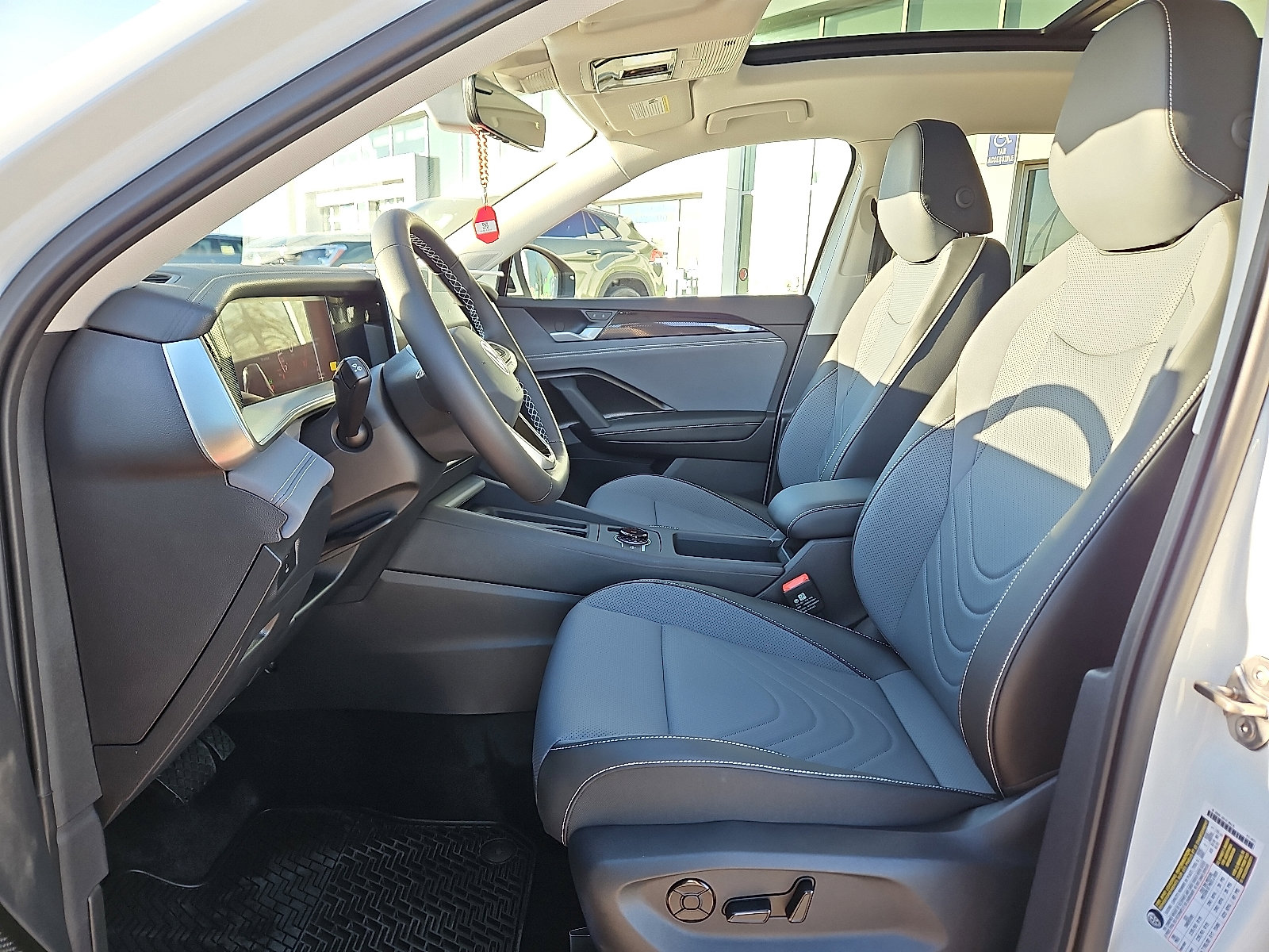 New 2026 Volkswagen Tiguan SE image 12