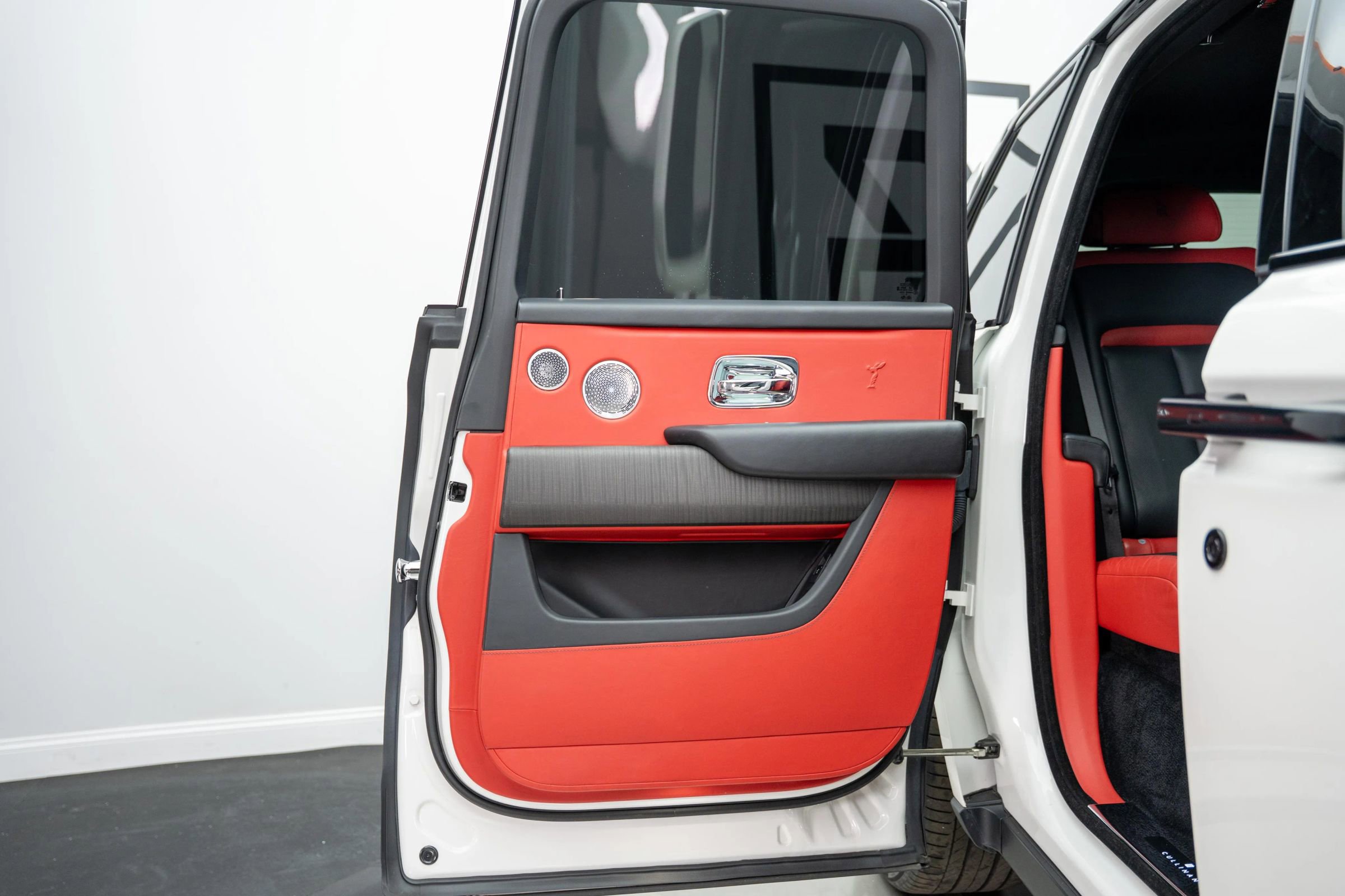 Used 2019 Rolls-Royce Cullinan image 27