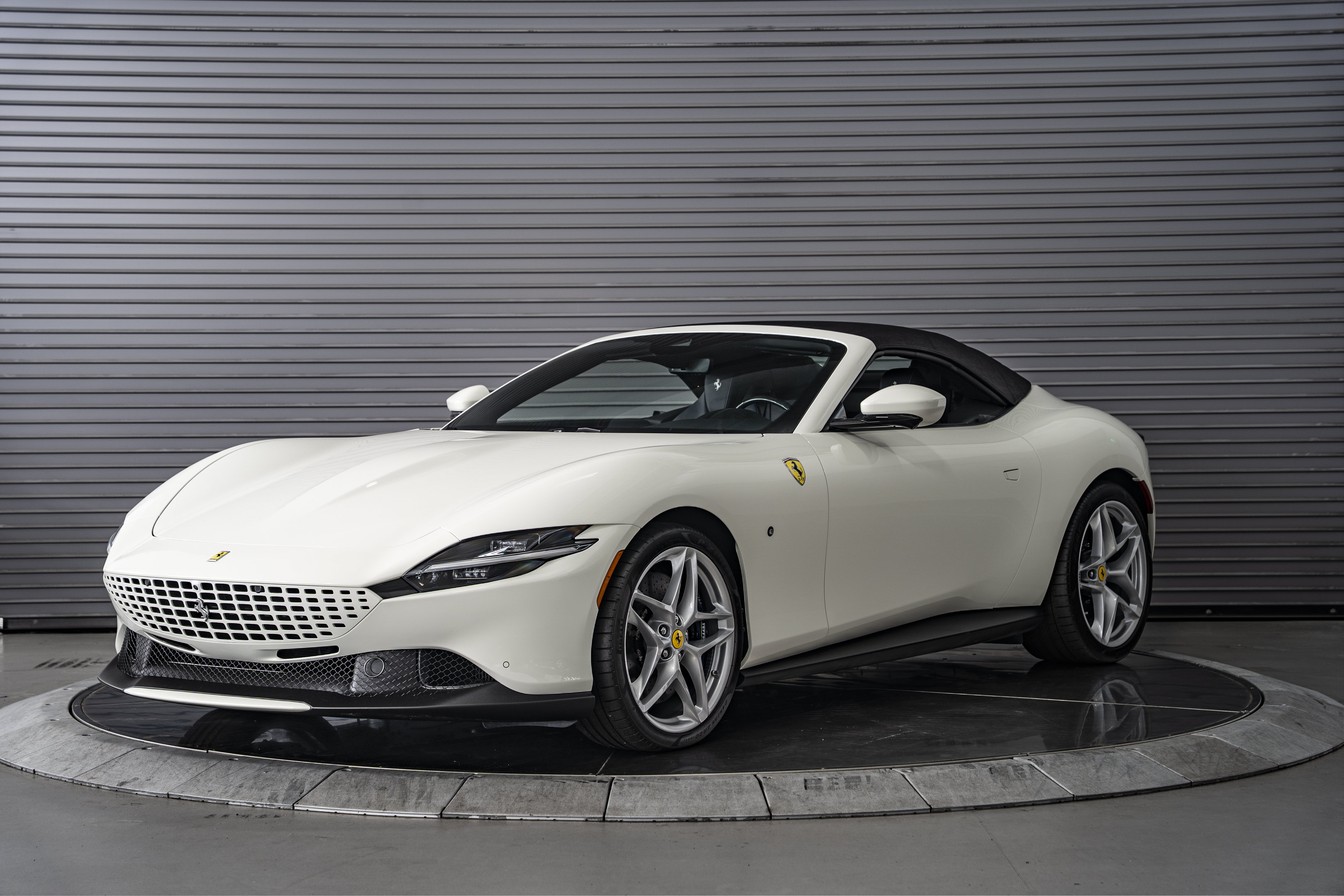 Used 2026 Ferrari Roma Spider RWD image 10