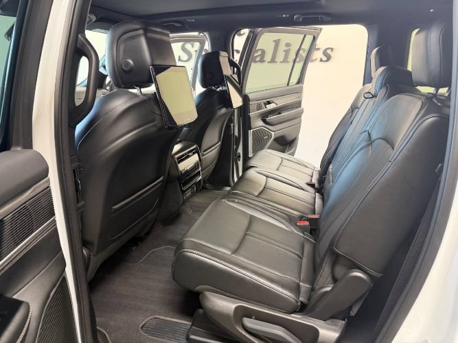 Used 2023 Jeep Wagoneer L Series II w/ Premium Group I AWD/4WD image 28