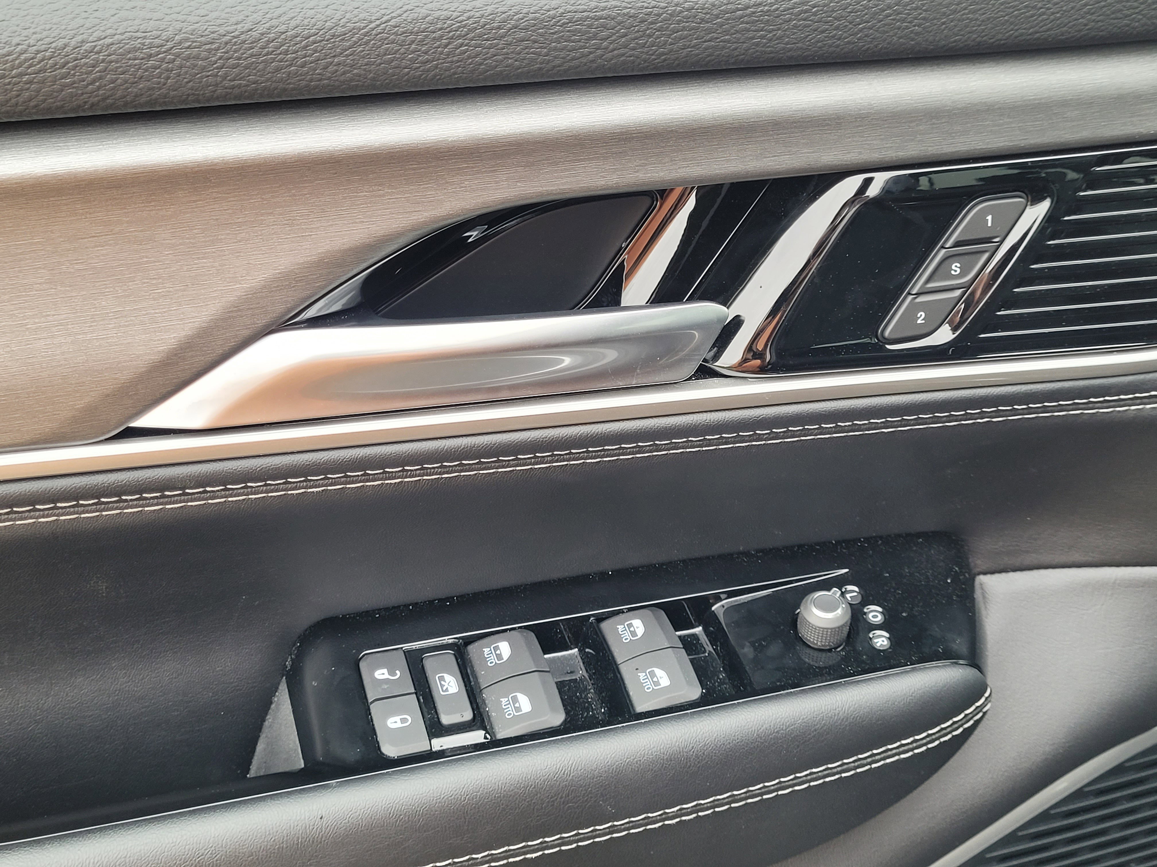 New 2025 Jeep Wagoneer 4WD w/ Premium Group I image 8