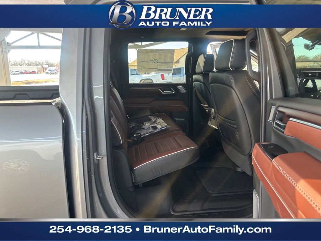 New 2026 GMC Sierra 2500 Denali Ultimate w/ LPO, Black Badging Package image 18