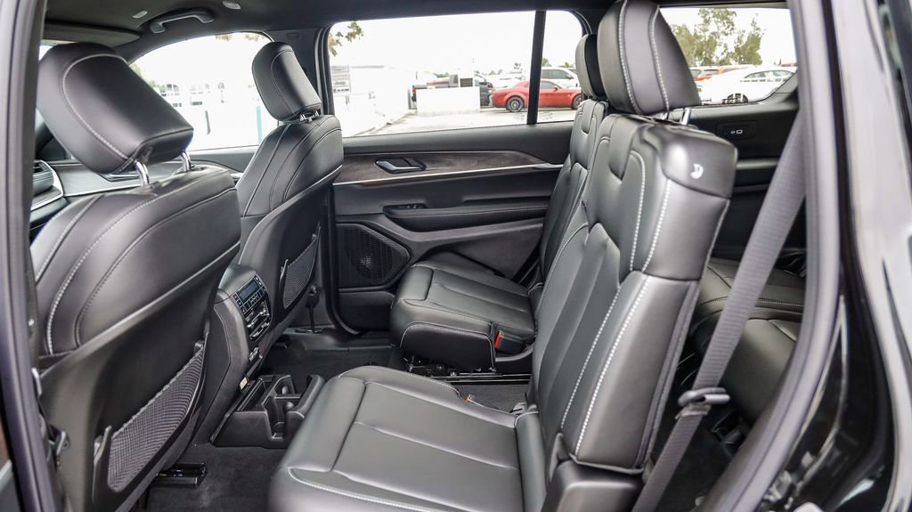 New 2025 Jeep Grand Cherokee L Limited w/ Black Appearance Package image 19