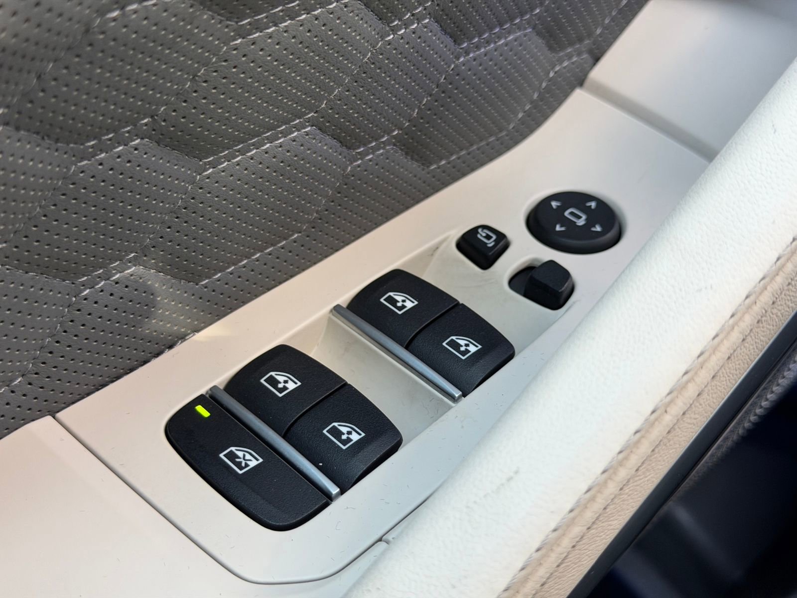 Used 2025 BMW X6 M Competition w/ Executive Package image 23