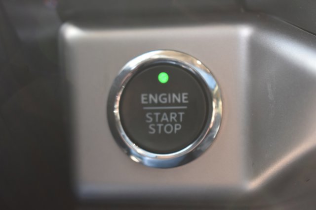 Used 2023 Ford Expedition XLT image 31