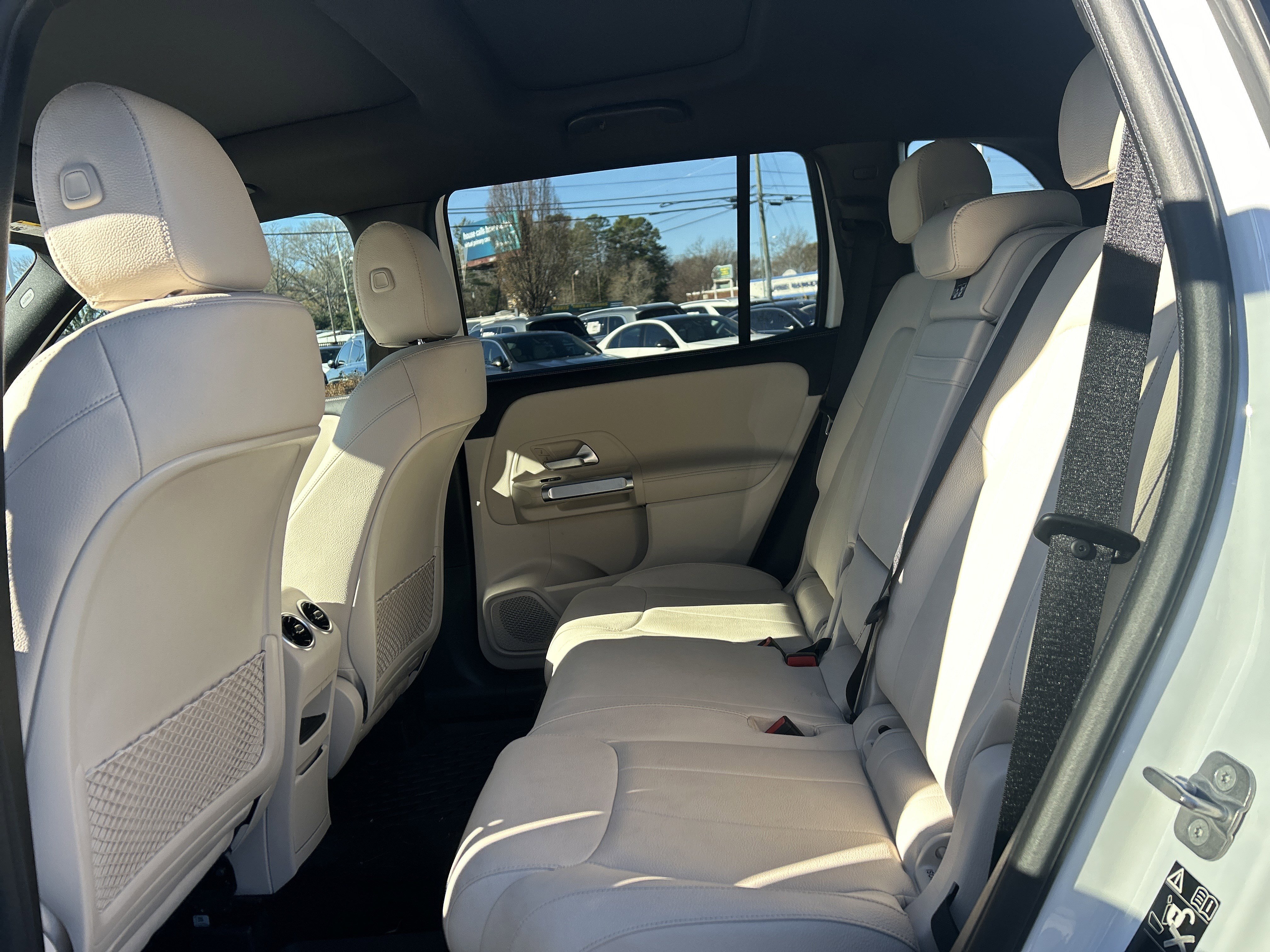 Used 2025 Mercedes-Benz GLB 250 image 33