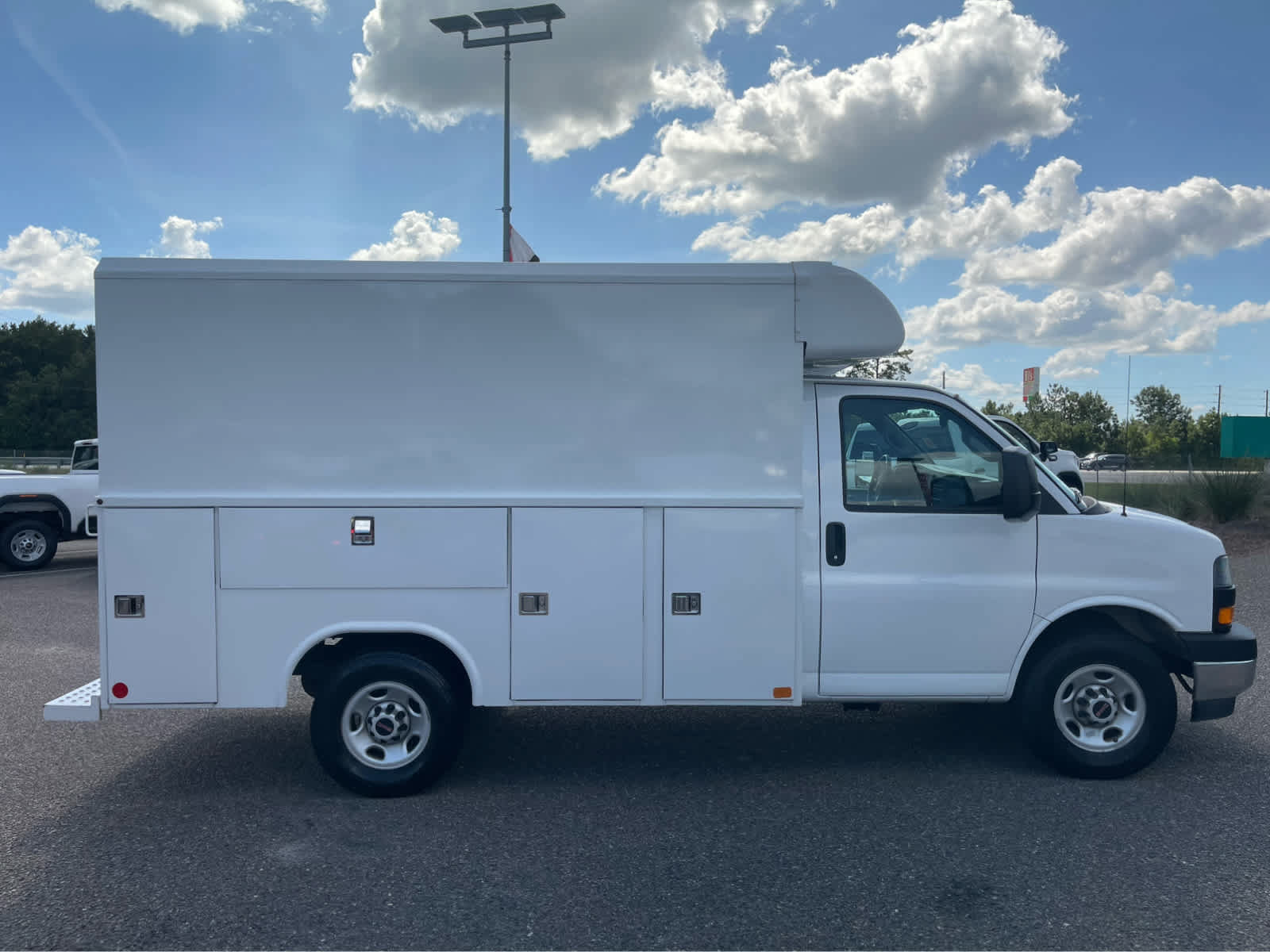 Used 2023 GMC Savana 3500 w/ Power Convenience Package RWD image 4