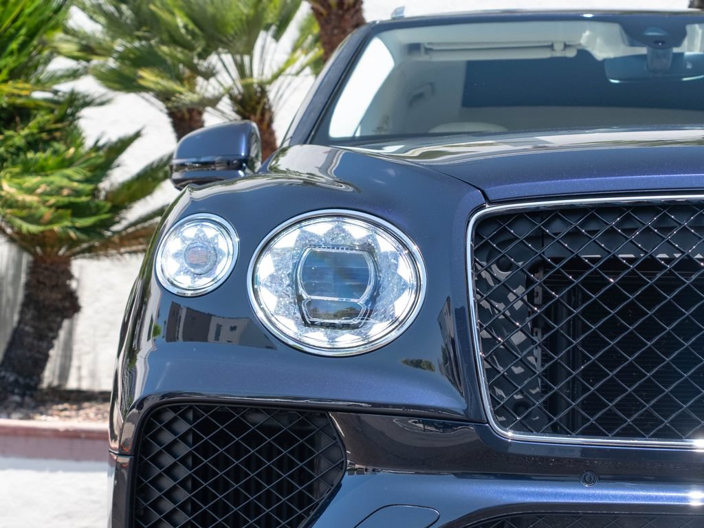 Used 2024 Bentley Bentayga AWD/4WD image 32