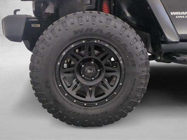 Used 2012 Jeep Wrangler Unlimited Rubicon w/ Connectivity Group AWD/4WD image 26