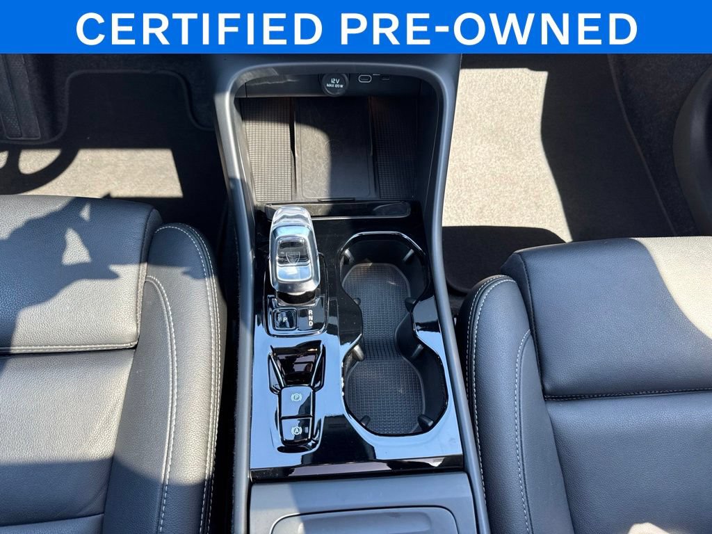 Certified 2025 Volvo XC40 B5 Plus AWD/4WD image 23