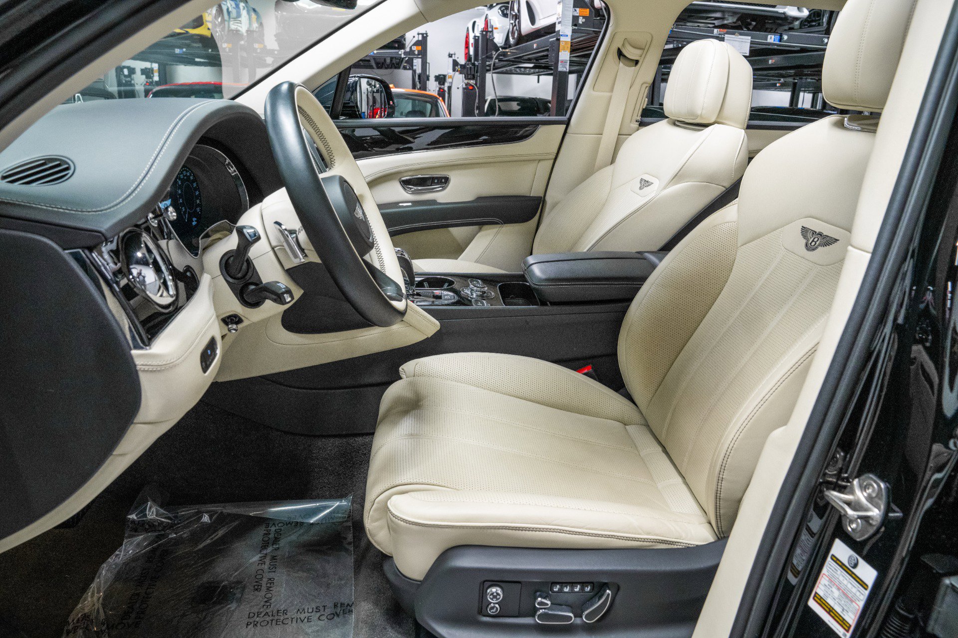 Used 2024 Bentley Bentayga Extended Wheelbase image 24