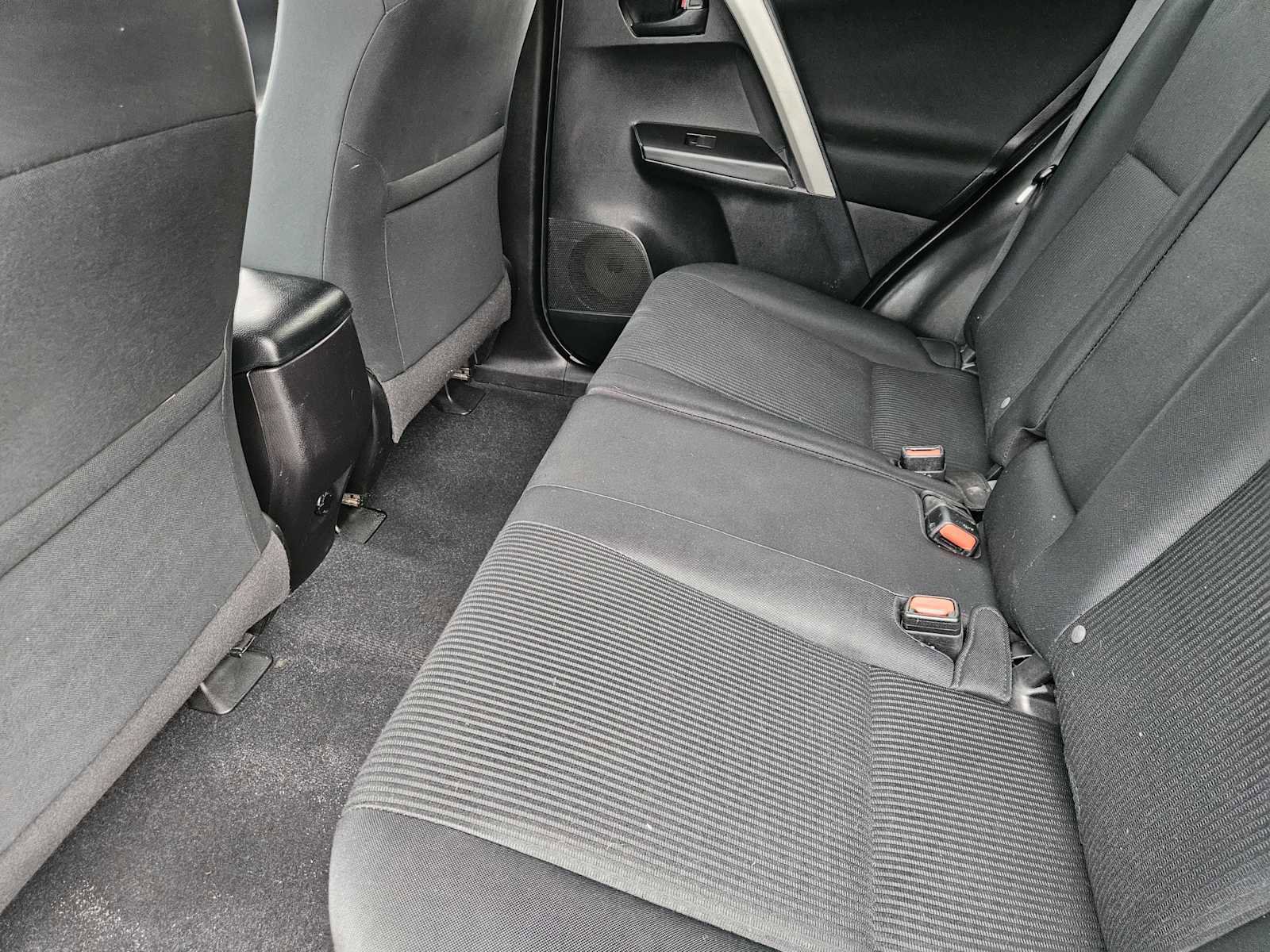 Used 2018 Toyota RAV4 LE image 28