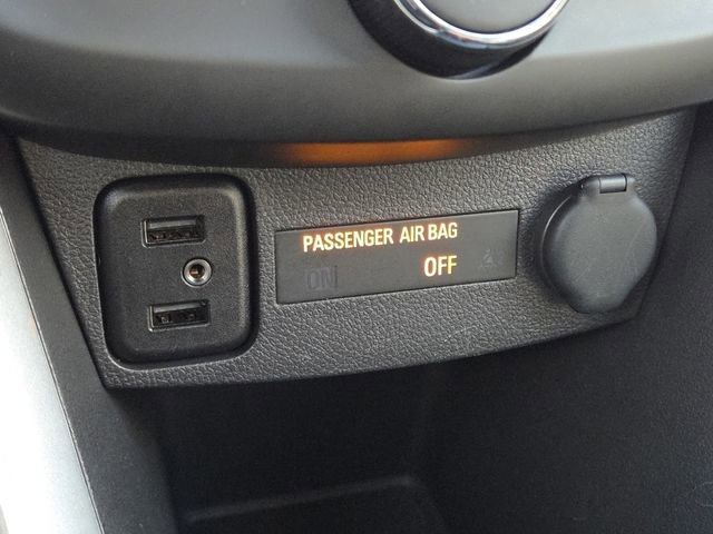 Used 2022 Chevrolet Trax LT w/ LT Convenience Package image 6