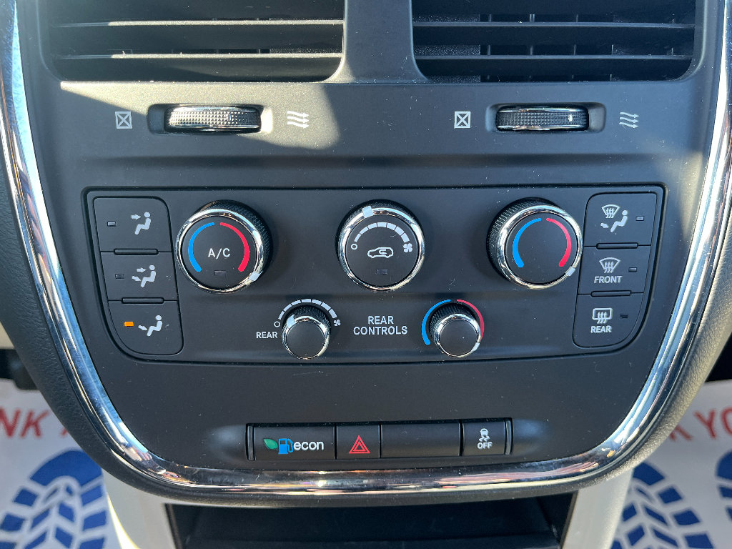 Used 2018 Dodge Grand Caravan SXT image 27