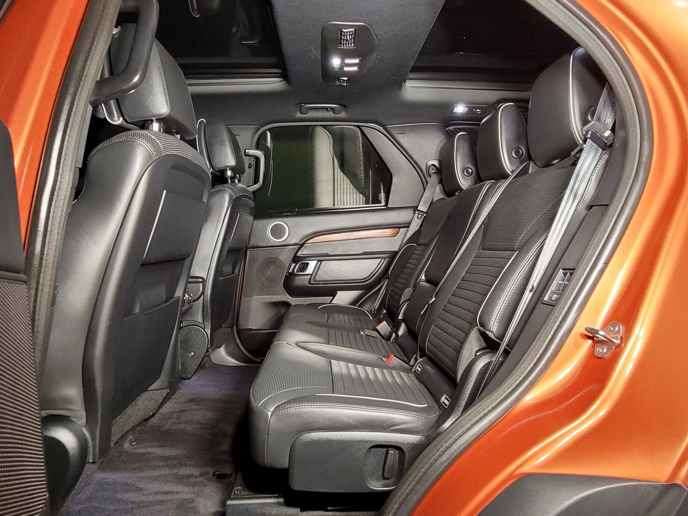 Used 2018 Land Rover Discovery HSE Luxury image 46