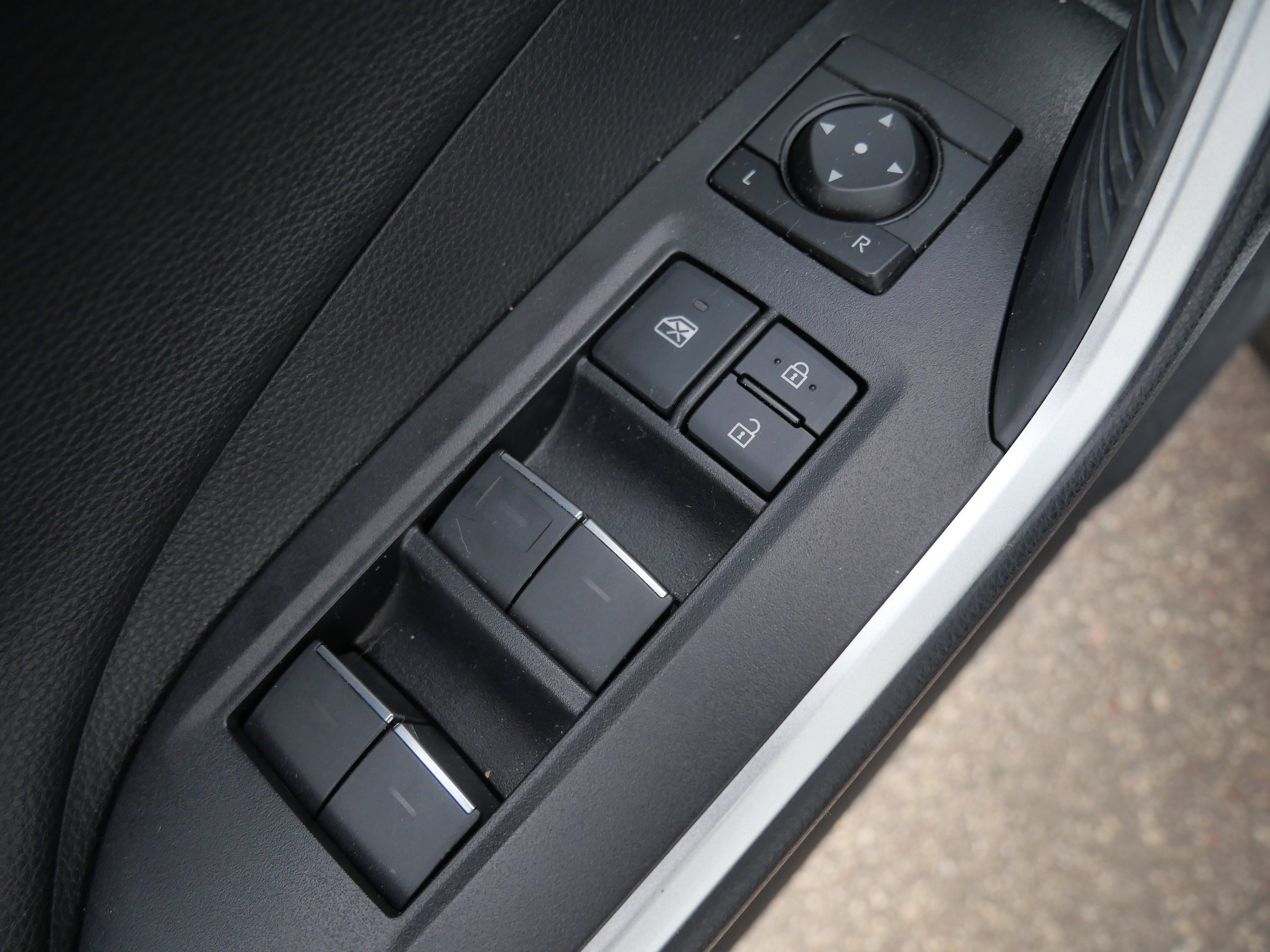 Used 2023 Toyota RAV4 Limited w/ Limited Grade Weather Package AWD/4WD image 19