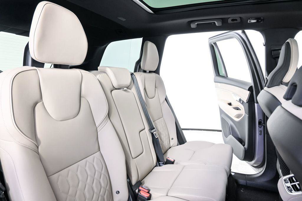 New 2026 Volvo XC90 B6 Plus w/ Protection Package Premier AWD/4WD image 23