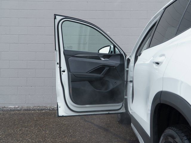 Used 2025 Volkswagen Tiguan SE w/ Panoramic Sunroof Package image 15