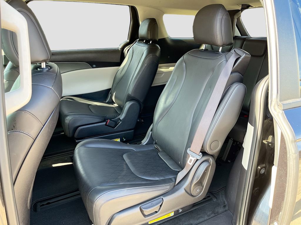 Used 2024 Kia Carnival LX image 22