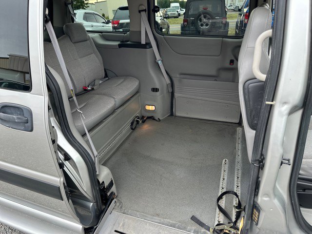 Used 2004 Chevrolet Venture Plus w/ Climate Package FWD image 24