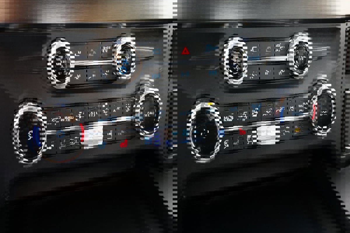 Used 2025 Ford F350 Lariat w/ Chrome Package image 31