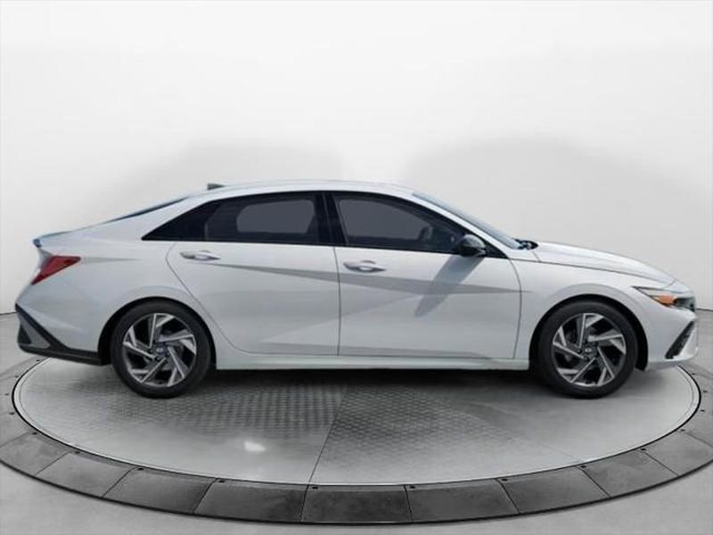 New 2026 Hyundai Elantra SEL Sport Premium image 7