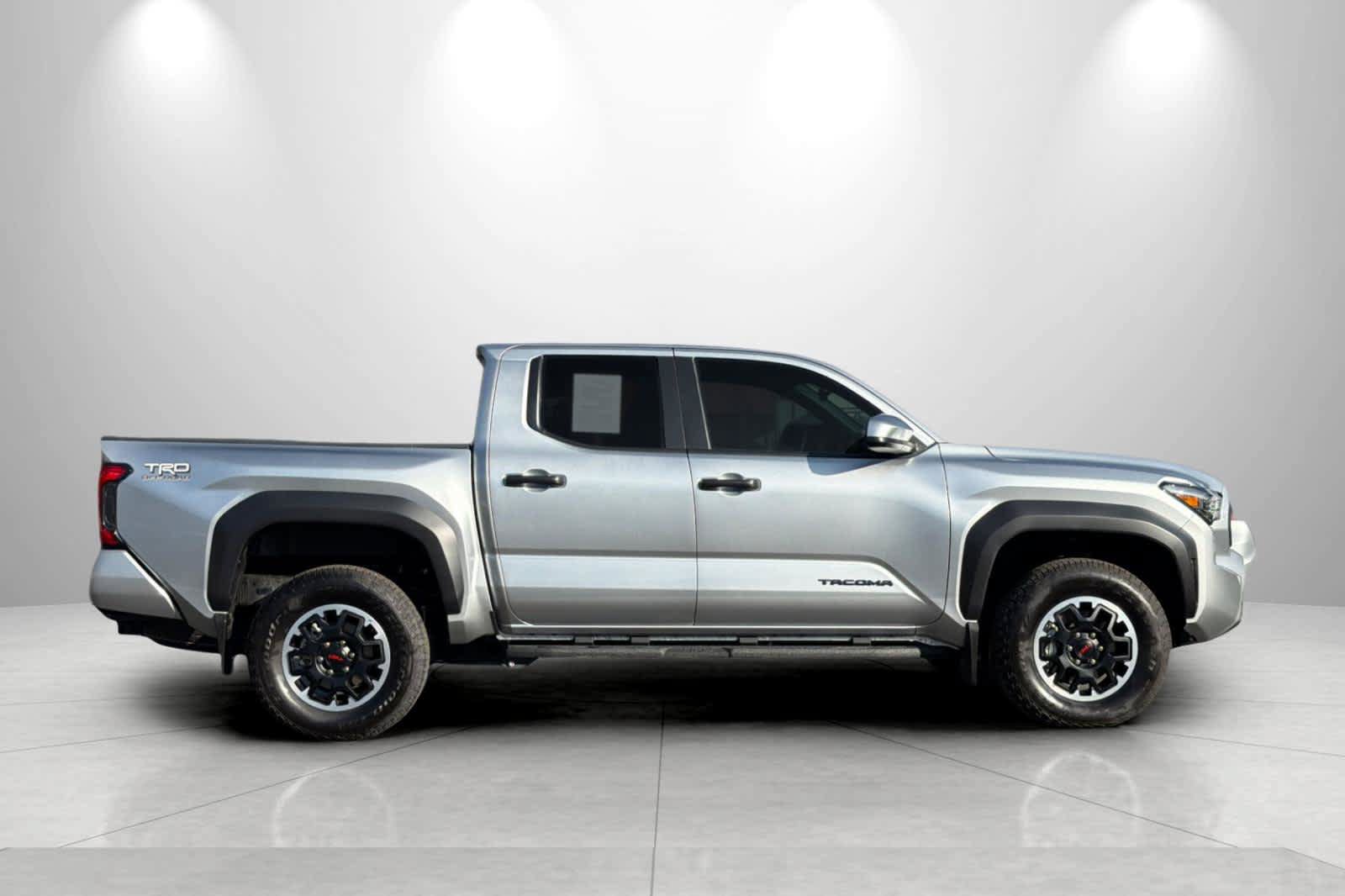 Used 2025 Toyota Tacoma TRD Off-Road AWD/4WD image 7