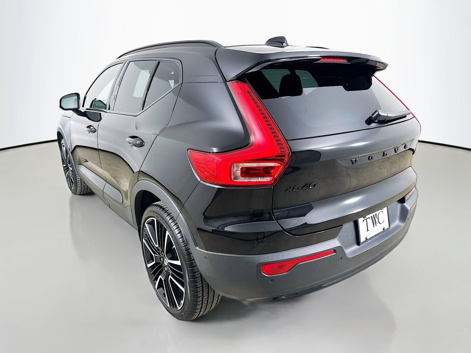 New 2026 Volvo XC40 B5 Ultra w/ Protection Package Premier AWD/4WD image 7