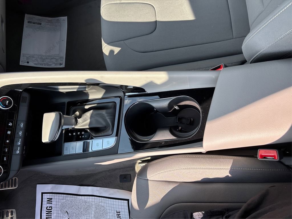 Certified 2025 Hyundai Elantra SEL image 19