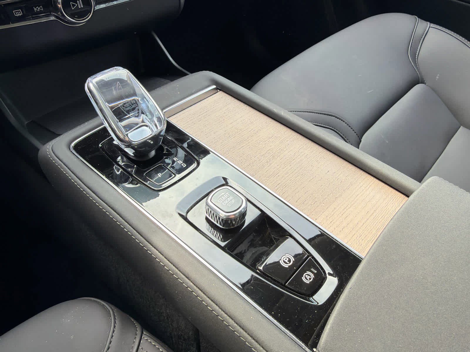 Certified 2025 Volvo XC90 B6 Plus image 62