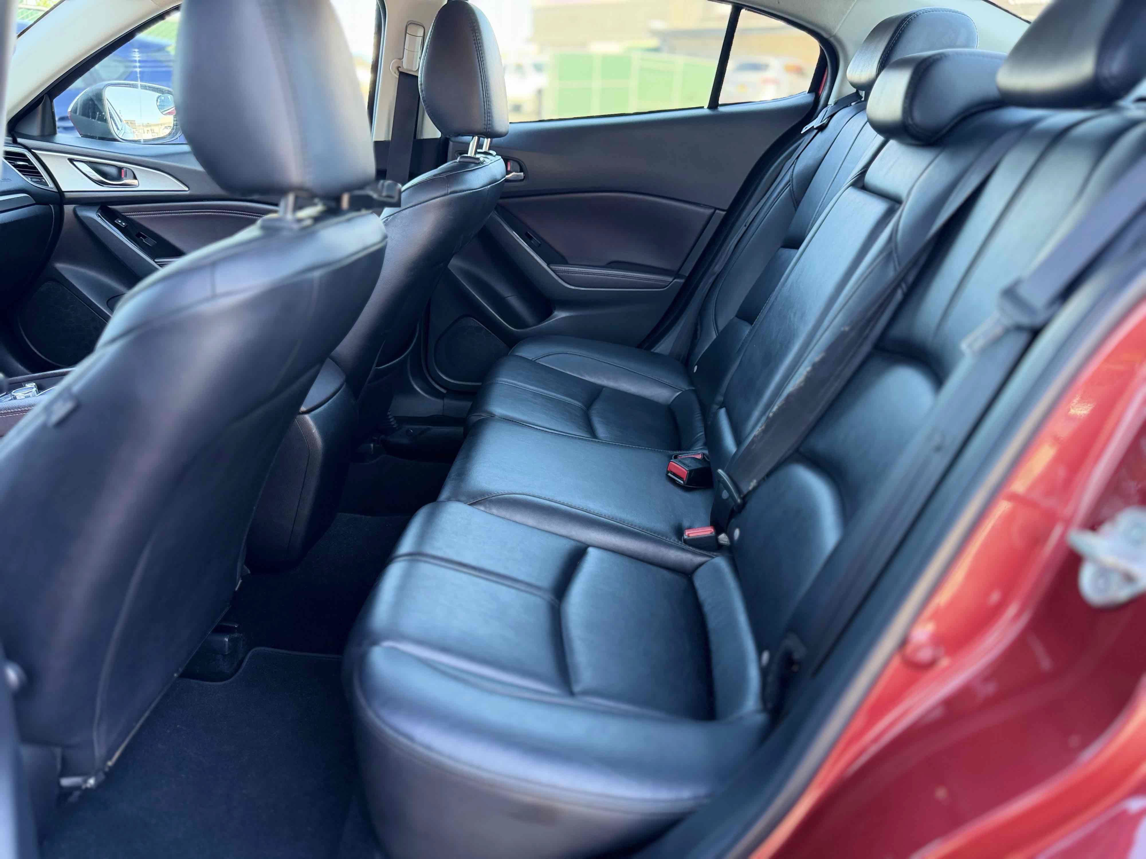 Used 2018 MAZDA MAZDA3 Touring FWD image 18