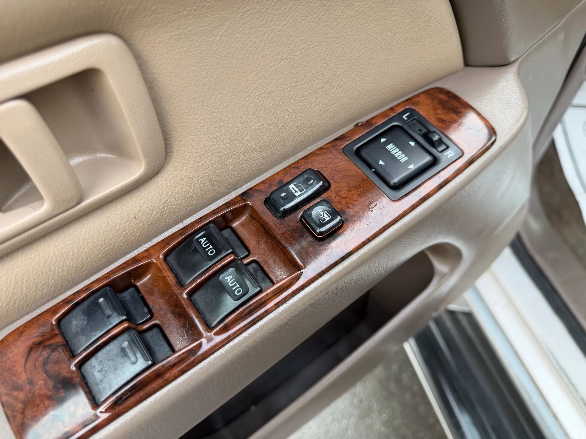 Used 2000 Toyota 4Runner Limited image 11