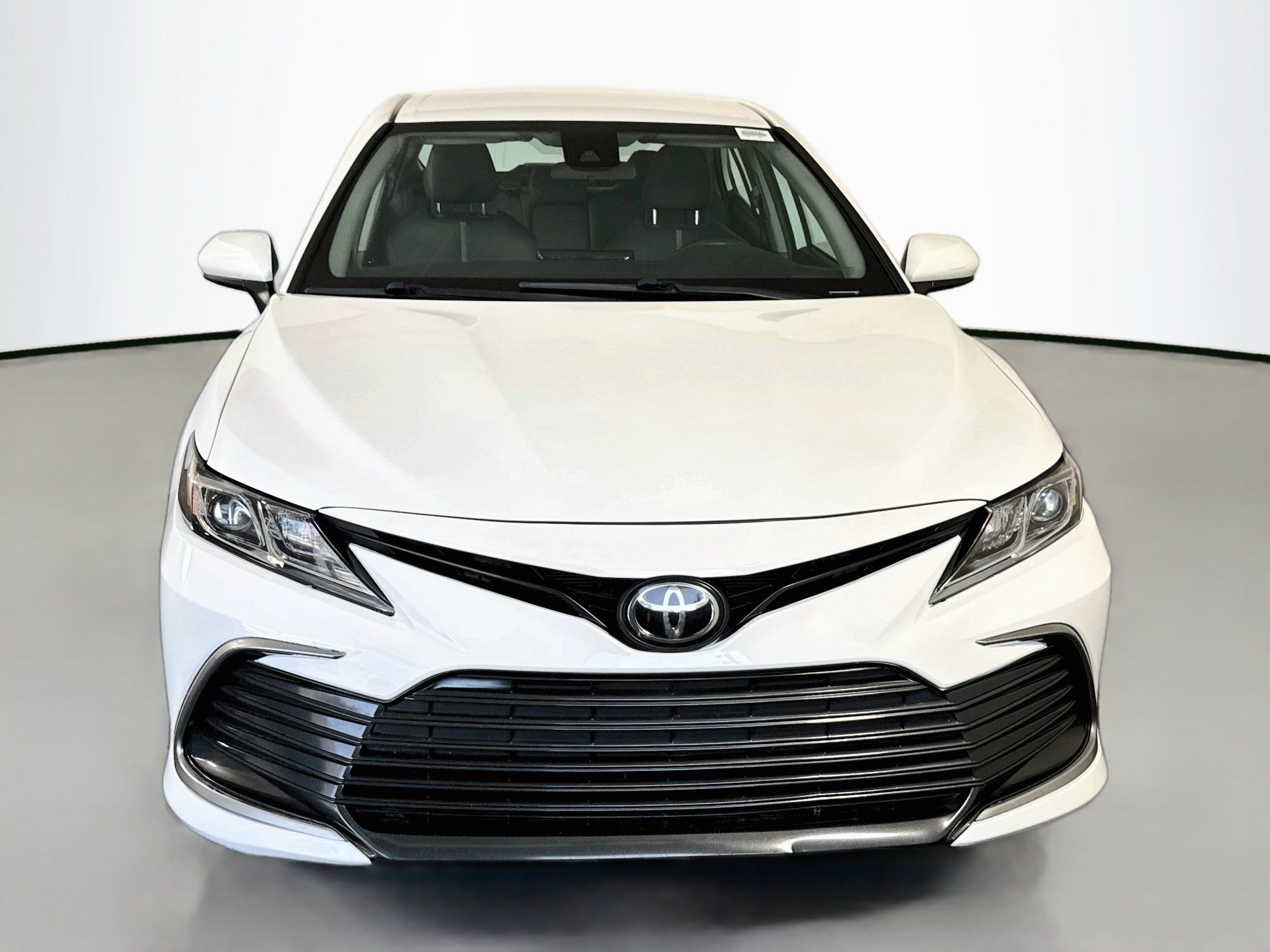 Used 2021 Toyota Camry LE FWD image 2