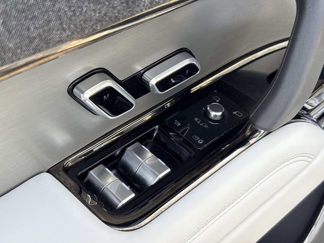 Used 2025 Land Rover Range Rover Sport SE AWD/4WD image 23