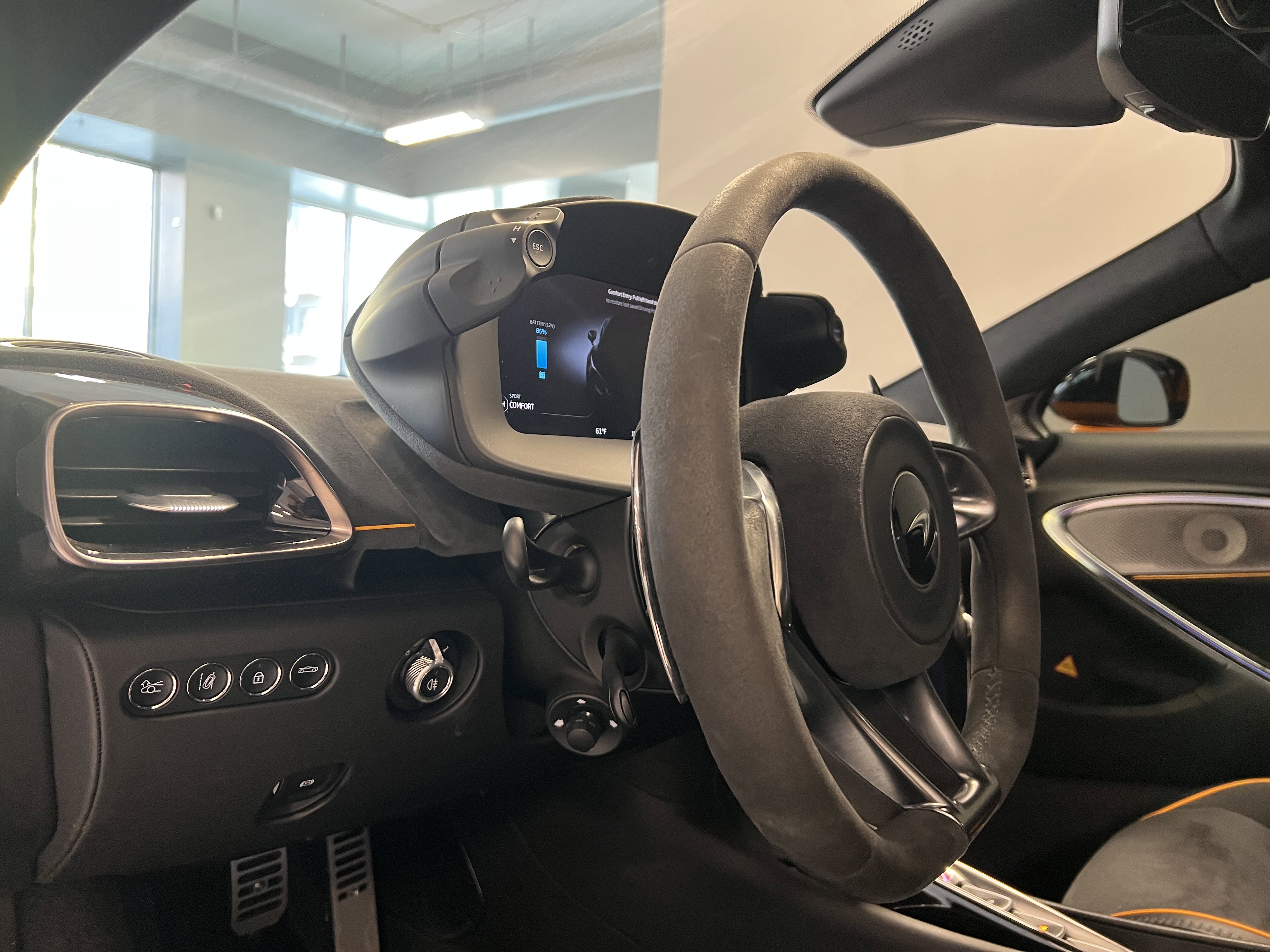 Used 2023 McLaren Artura image 18