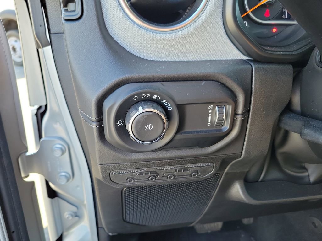 Used 2024 Jeep Wrangler Sahara image 14