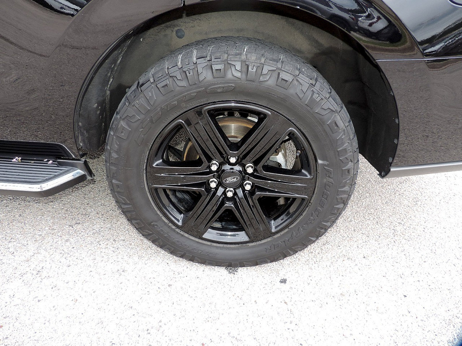 Used 2020 Ford Expedition XLT w/ Equipment Group 202A RWD image 9